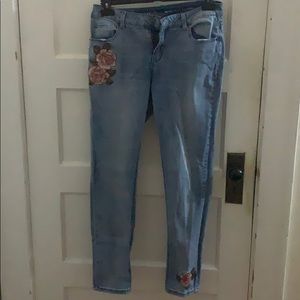 Mid rise flower detail straight jeans